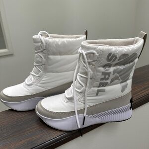NWT Sorel Women's White and Gray Winter Boots size 6.5